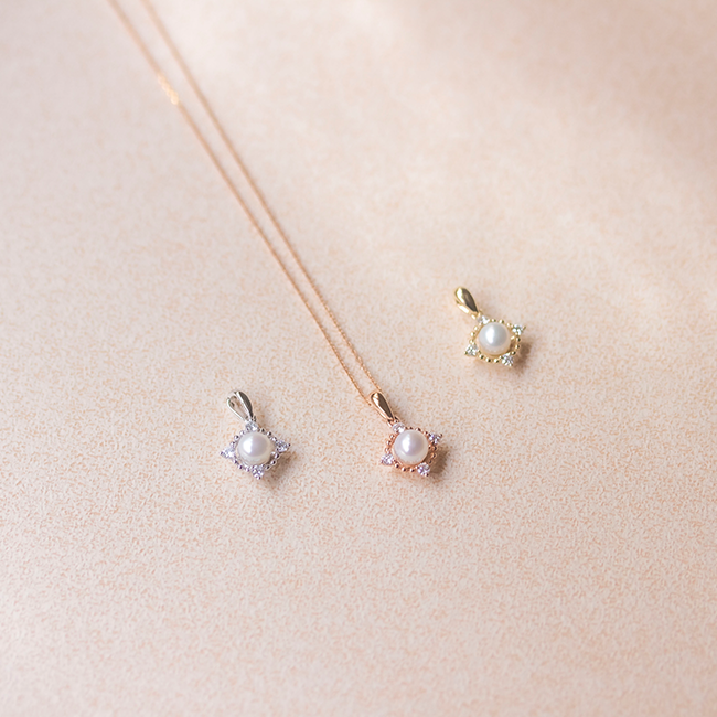 Vintage pearl pendant